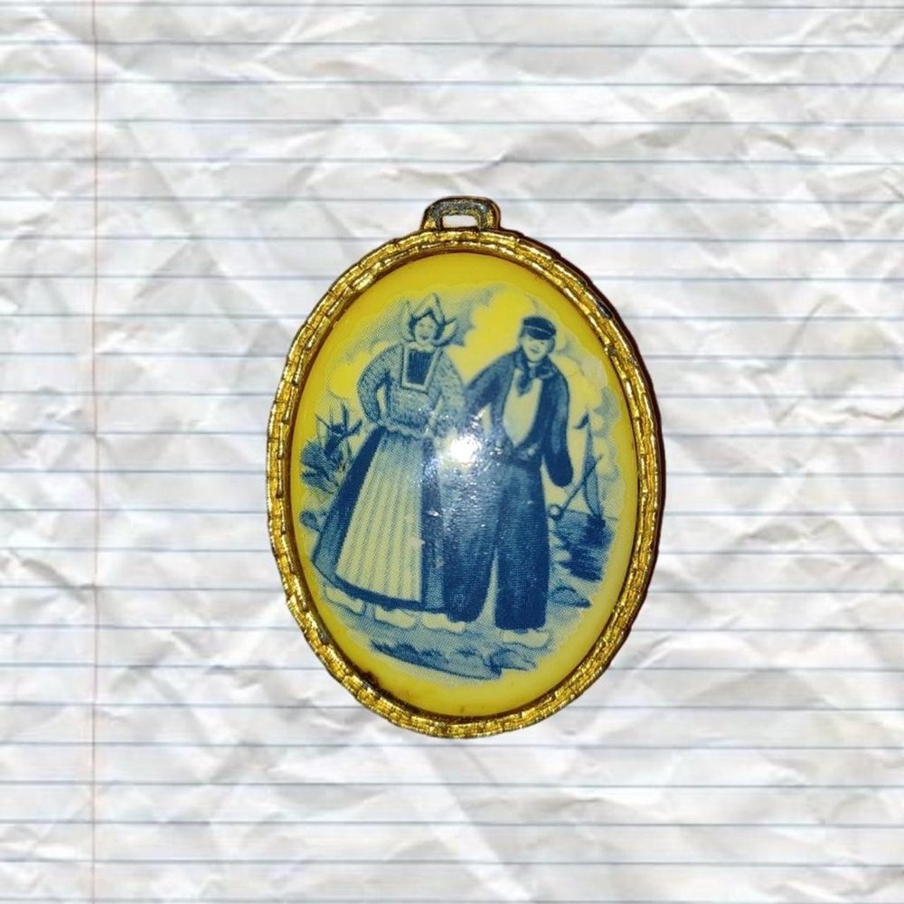 Vintage style necklace pendant